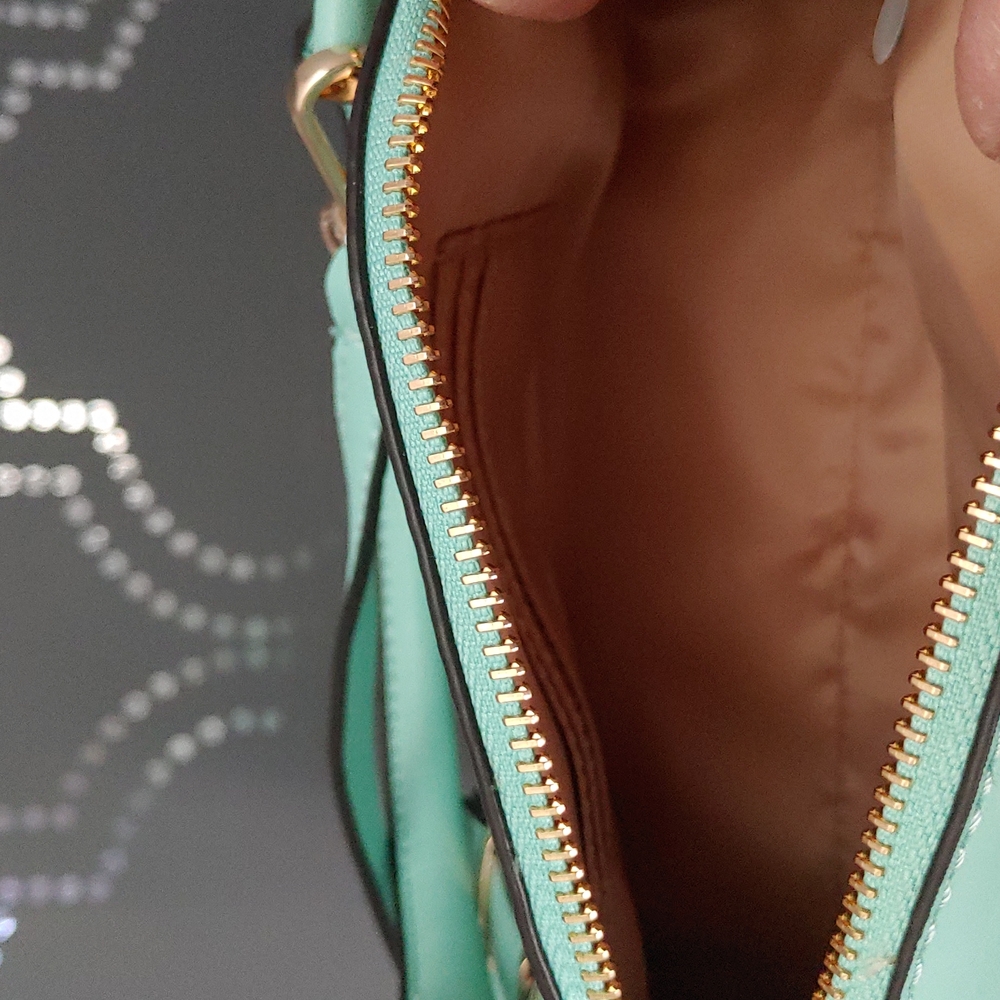 Small Guess Bag - Picture 5 of 5